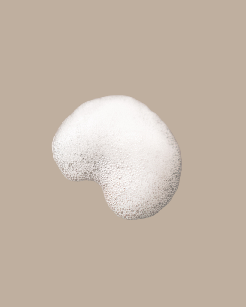 AU-DELÀ DE LA LUMIÈRE DE L'AUBE, MOUSSE NETTOYANTE ÉCLAIRCISSANTE