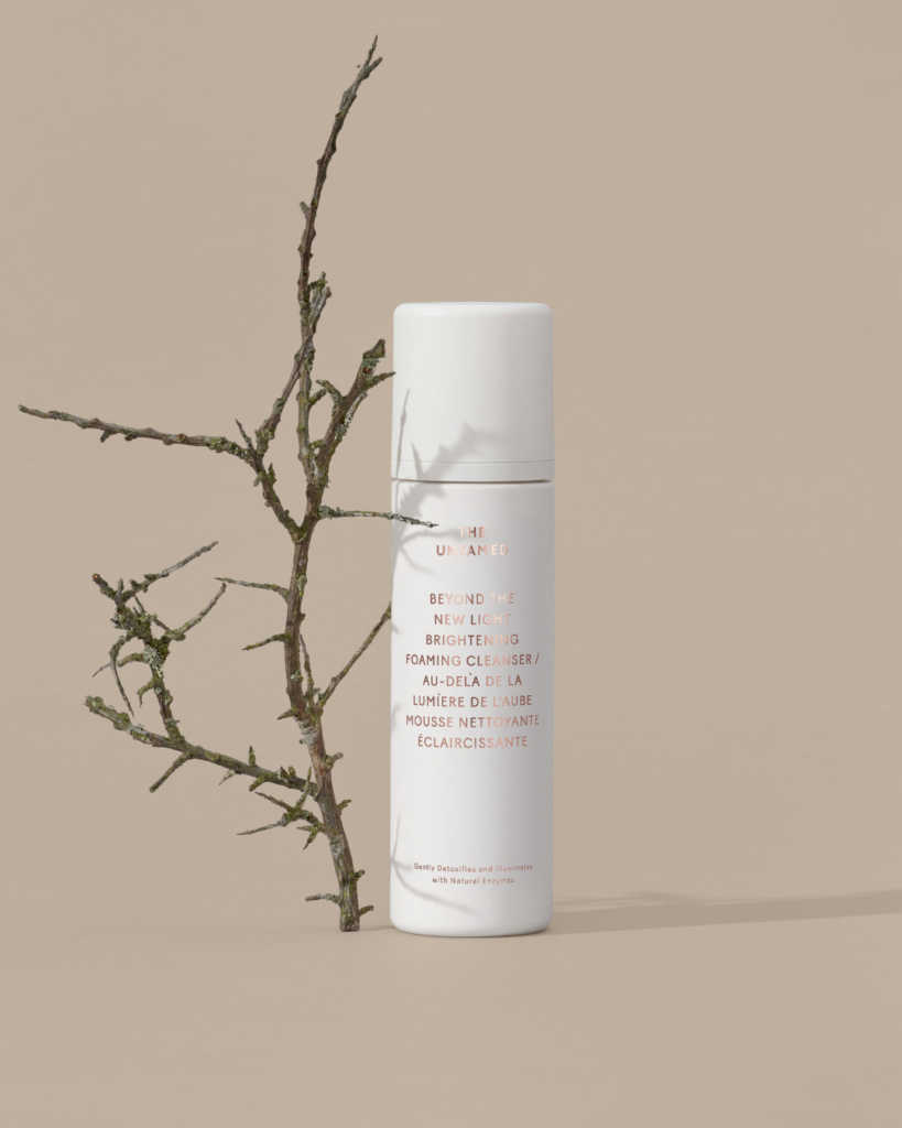 AU-DELÀ DE LA LUMIÈRE DE L'AUBE, MOUSSE NETTOYANTE ÉCLAIRCISSANTE